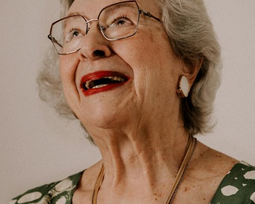 personneâgéeheureuse